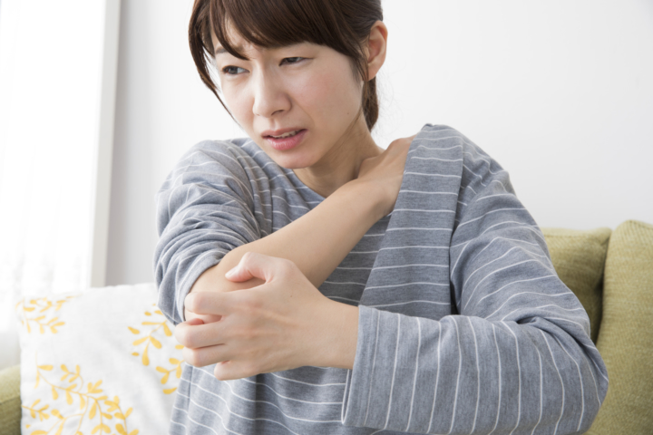 何これ?皮膚に円形のカサカサ、かゆい赤色の発疹…湿疹や水虫かも | Medicalook(メディカルック)