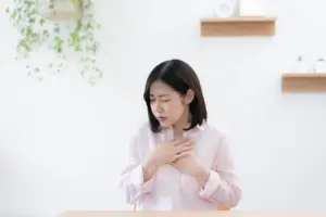 助けて！一日中動悸がする…ストレス？パニック障害？すぐ抑える対処法も